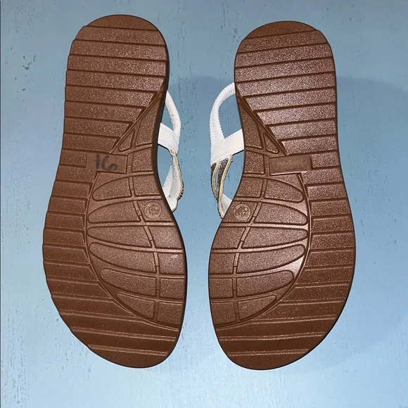 Annie Women's 6.5 White Floral Rhinestone Beaded Flat Sandals, NWOT - Picture 7 of 10